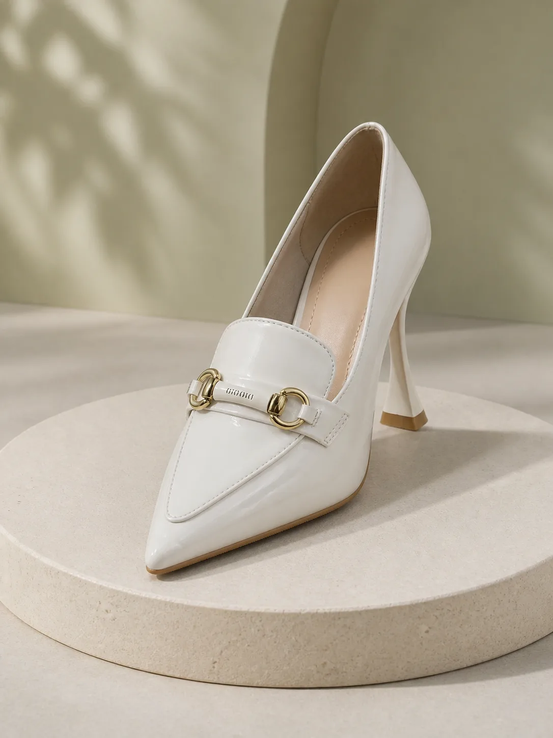 WHITE GOLD LINK BAR POINTED PUMPS