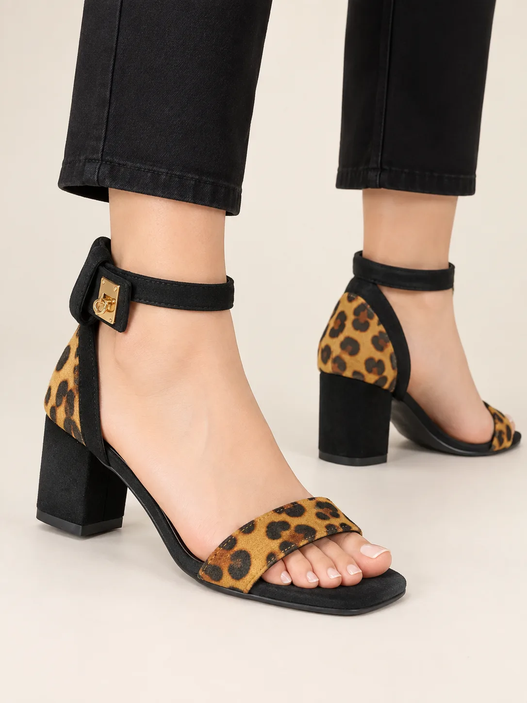 BLACK LEOPARD TOE BAND BLOCK SANDALS 4227