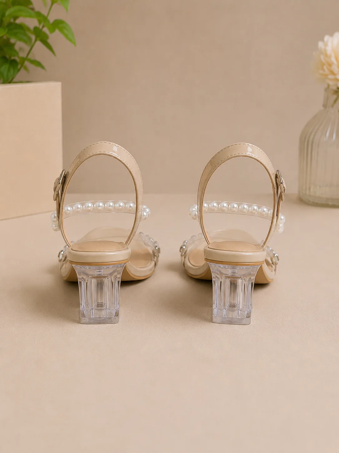 BEIGE BEADED PEARL CLEAR BLOCK SANDALS — photo 1